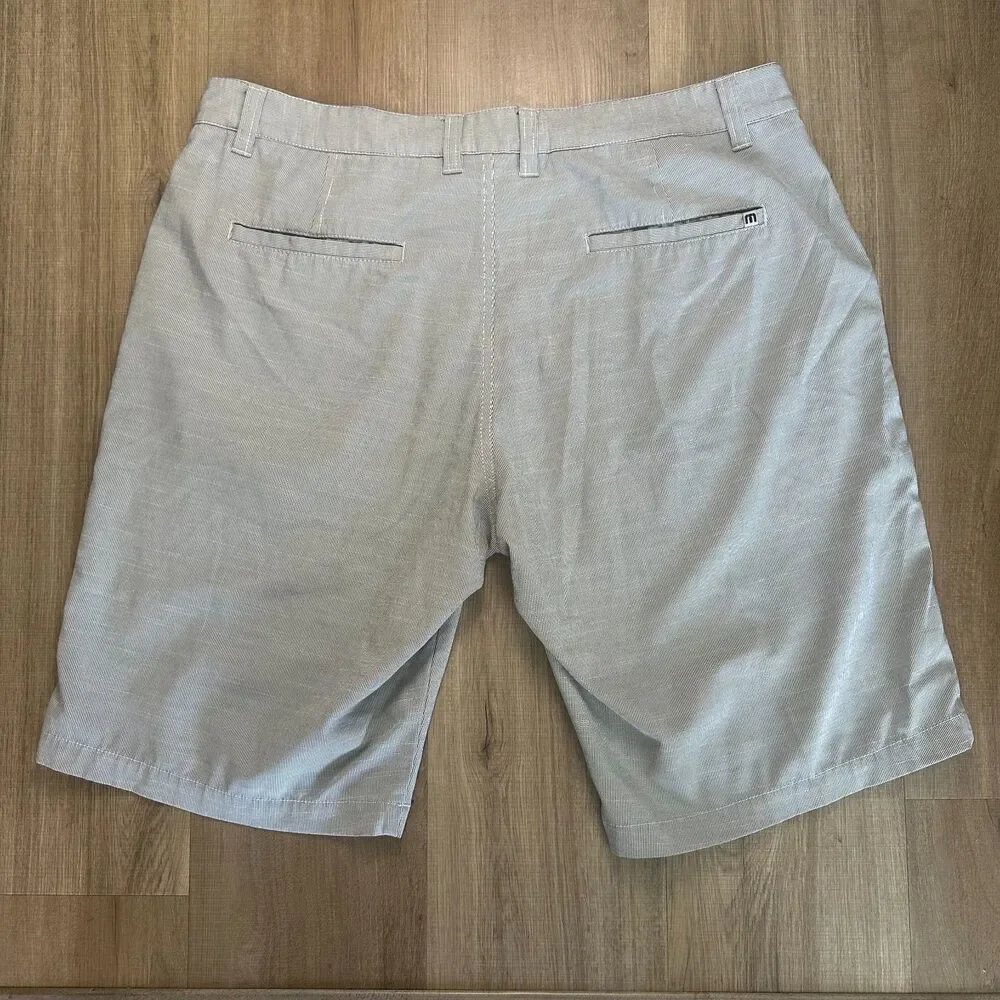 Travis Mathew Men's Flat Front Shorts White and Gray Micro Stripes Size 38